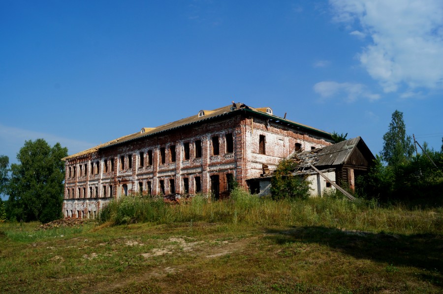 Работы по восстановлению жилого здания (бывшая МТС) в Троицком монастыре села Белбаж