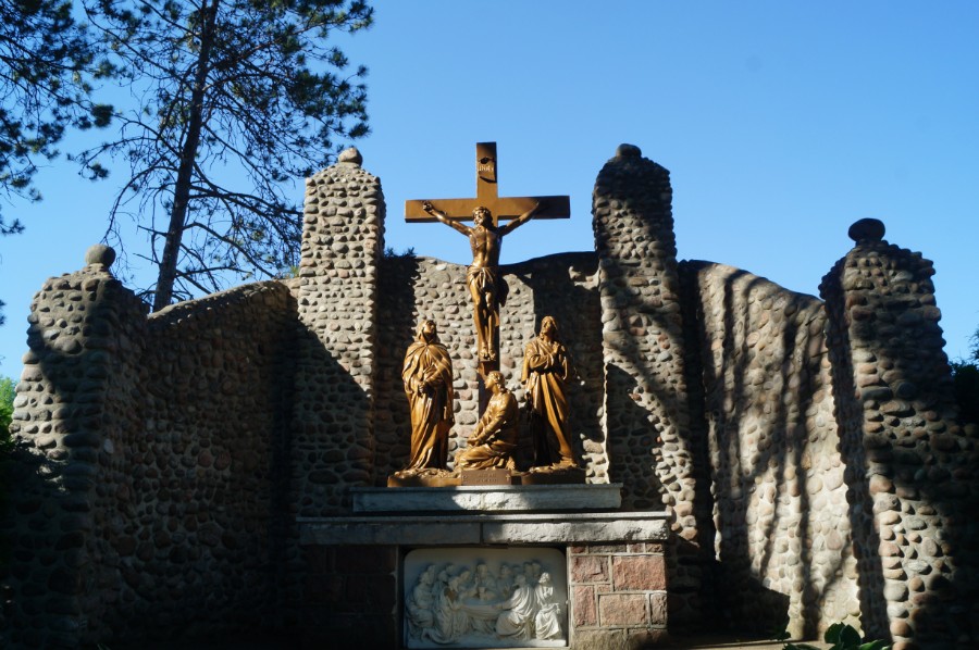     (Martyrs" Shrine),  3