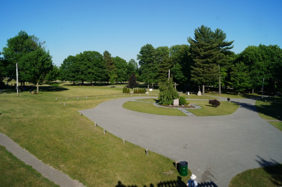     (Martyrs" Shrine),  4