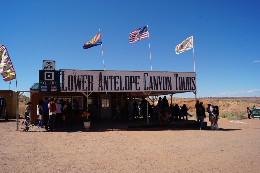     (lower Antelope Canyon)