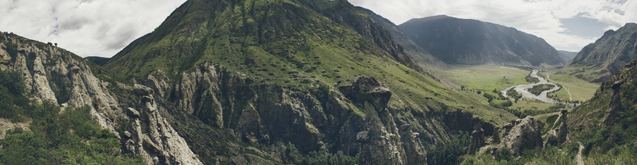 Слева каменные грибы, справа долина Чулышмана