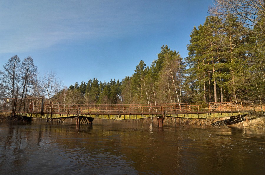 Автомобильный мост в Васильково (вид снизу по течению)