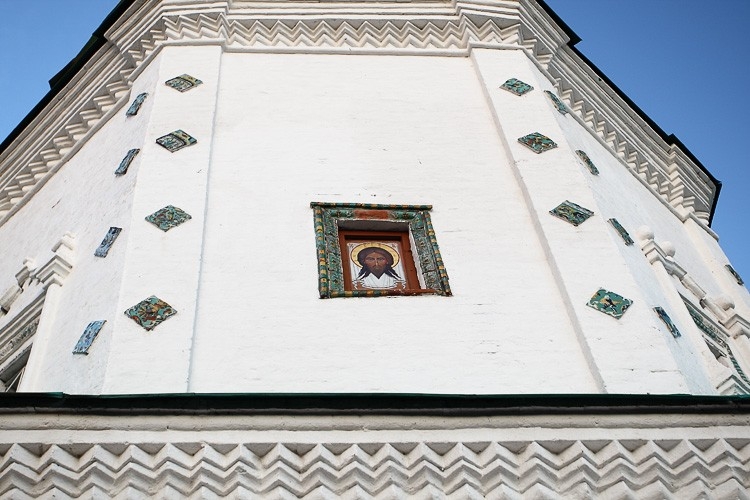 Фрагмент колокольни Спасской церкви в Балахне. 2008 
