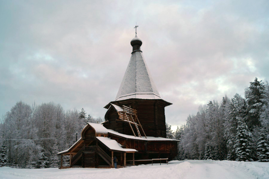 Георгиевская церковь из села Вершина в Малых Корелах
