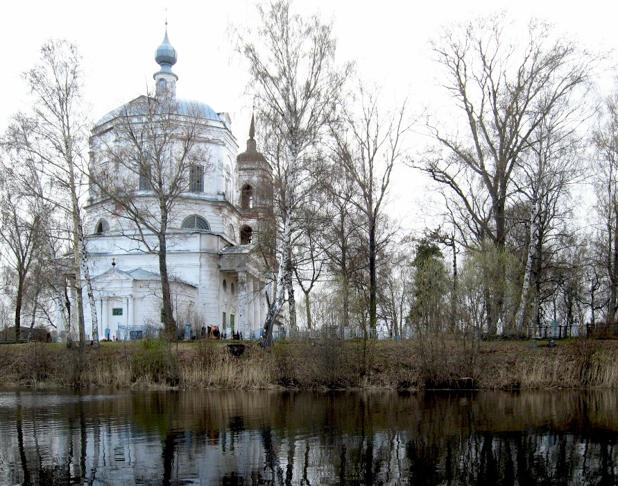 Церковь Богоявления Господня (1841 г.) с колокольней в с. Худынское. Фото 2