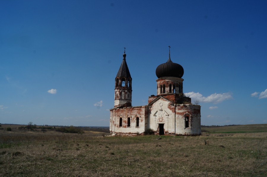Церковь в покинутом селе Анненково