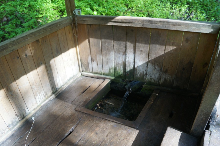 Место для набора воды на источнике у села Оранки