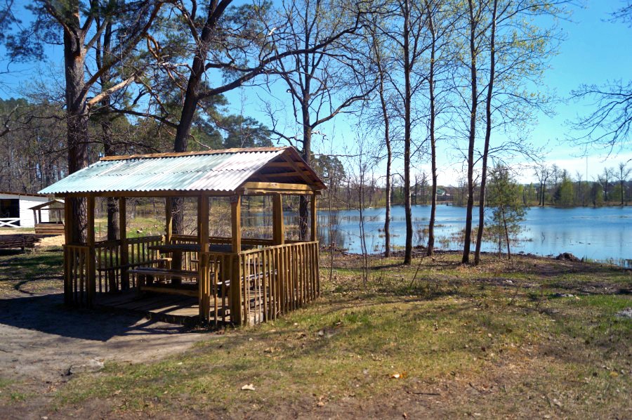 Турбаза на озере Плотинка (Пионерское) у Жёлнино