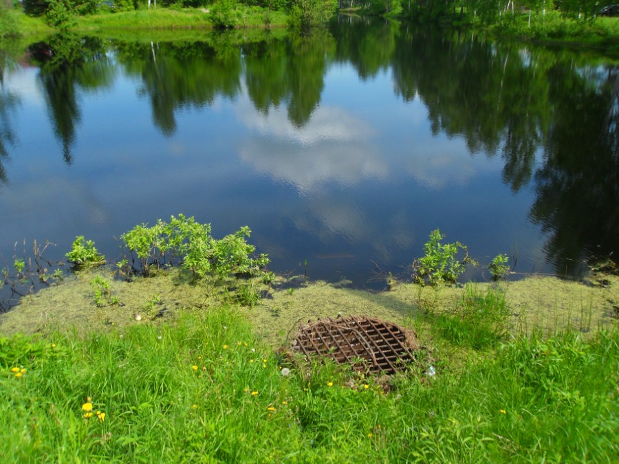 Шлюз - колодец на озере Садовое