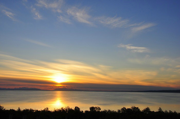 Рассвет над самым большим озером на Камчатке