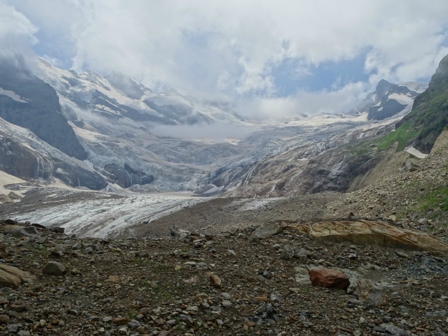Вид на Алибекский ледник