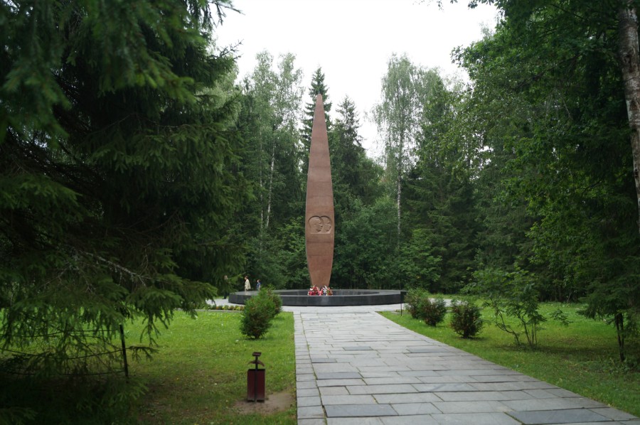 Обелиск на месте гибели Ю. Гагарина и В. Серёгина