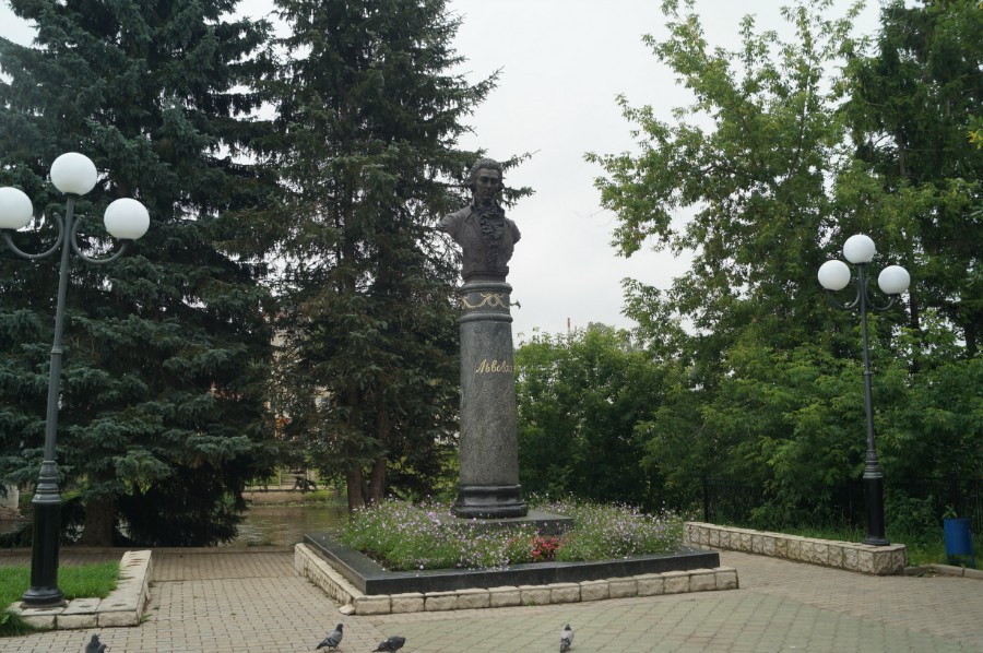 Памятник архитектору Львову в Торжке