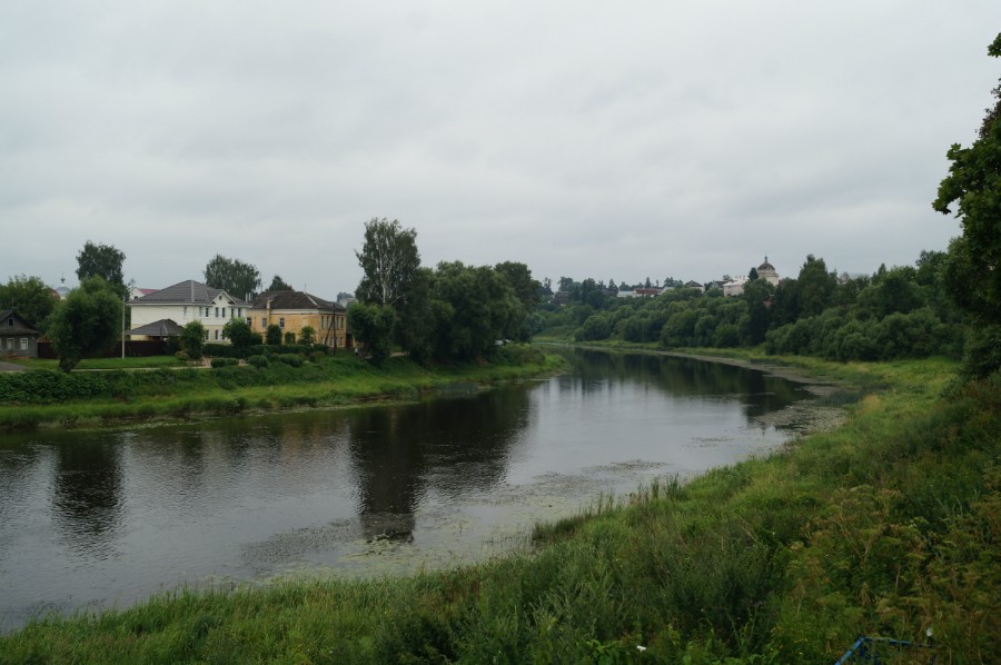 Река Тверца у центра Торжка