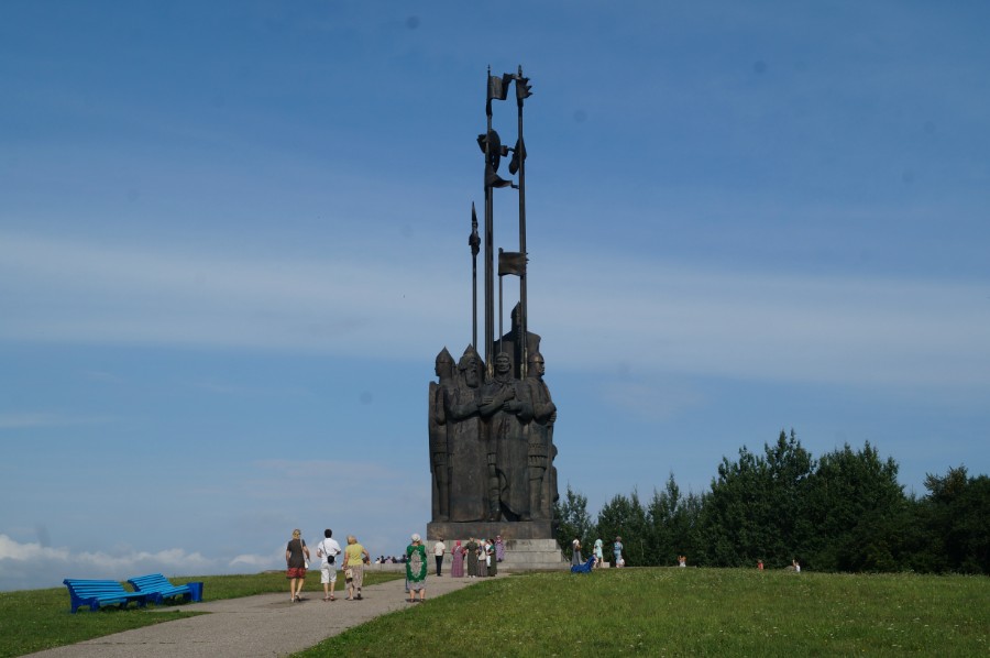 Монумент в память о Ледовом побоище