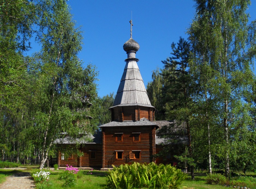 Храм в честь Серафима Саровского (2005 г.). Фото 2