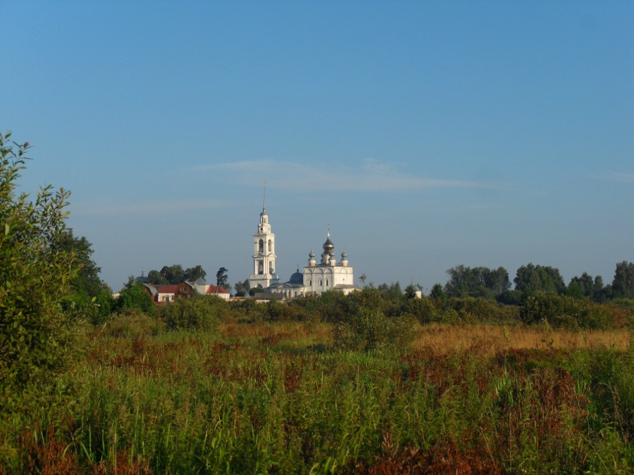 Свято-Николо-Тихонов мужской монастырь (вид с р. Лух)