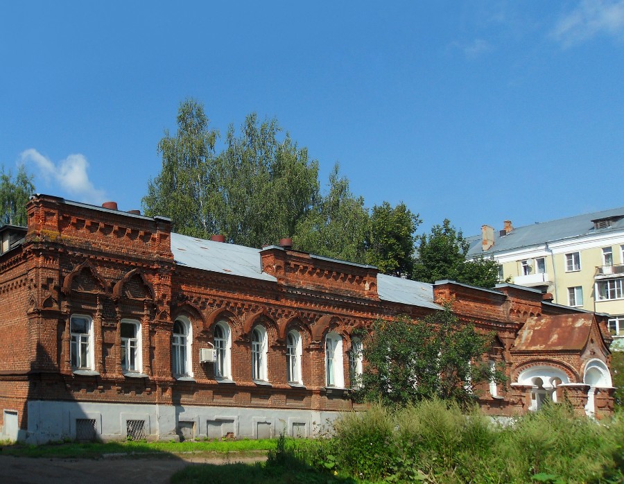 Единственное сохранившееся здание Всехсвятского единоверческого женского монастыря (1880 - 1910 гг.) в г. Шуя. Фото 1