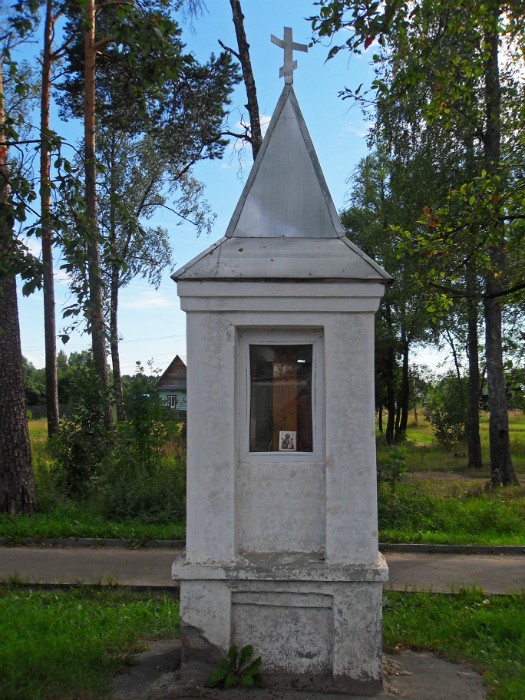Памятник-часовенка сосне, пораженной молнией, в с. Южа