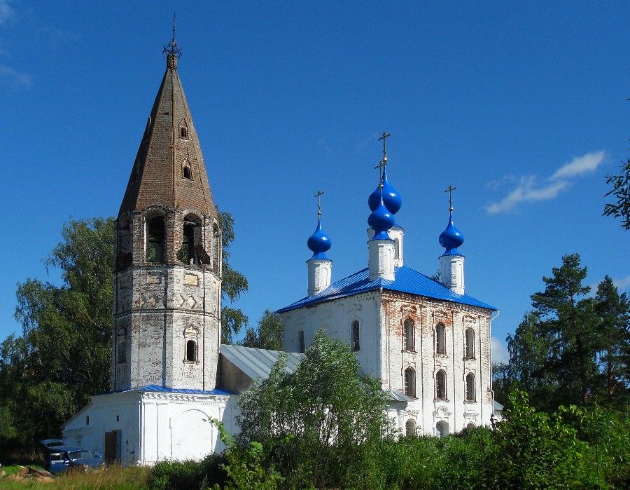 Церковь Вознесения Господня (1812 г.) с колокольней в с. Лукино