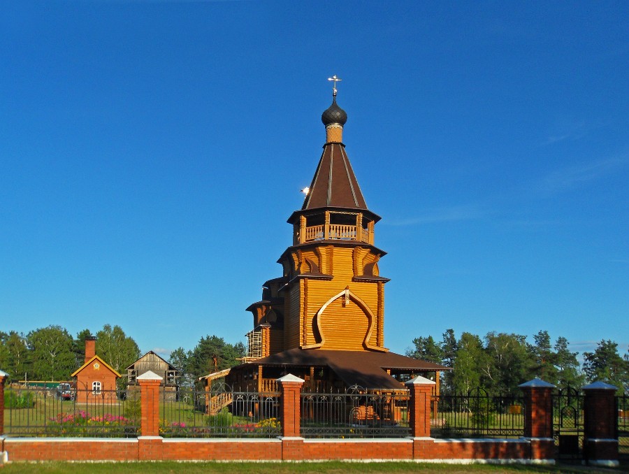 Деревянная церковь Николая Чудотворца с колокольней (между 1999 и 2004 гг.) в с. Моста. Фото 2