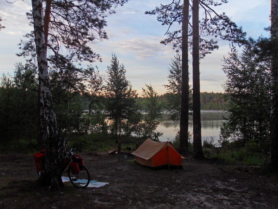 Вечер в лагере на берегу озера Западное. Фото 1