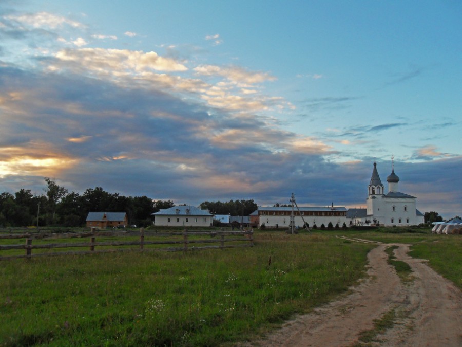 Свято-Знаменский женский монастырь (между 1598 и 1679 гг.) в г. Гороховец. Фото 2