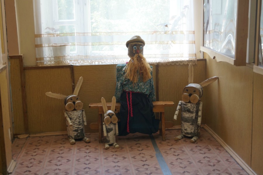 Дед Мазай и зайцы. В музее Н.А. Некрасова, с. Алешунино