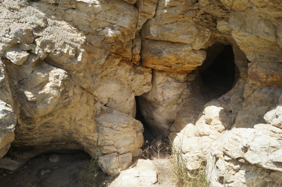 Вход в Баскунчакскую пещеру