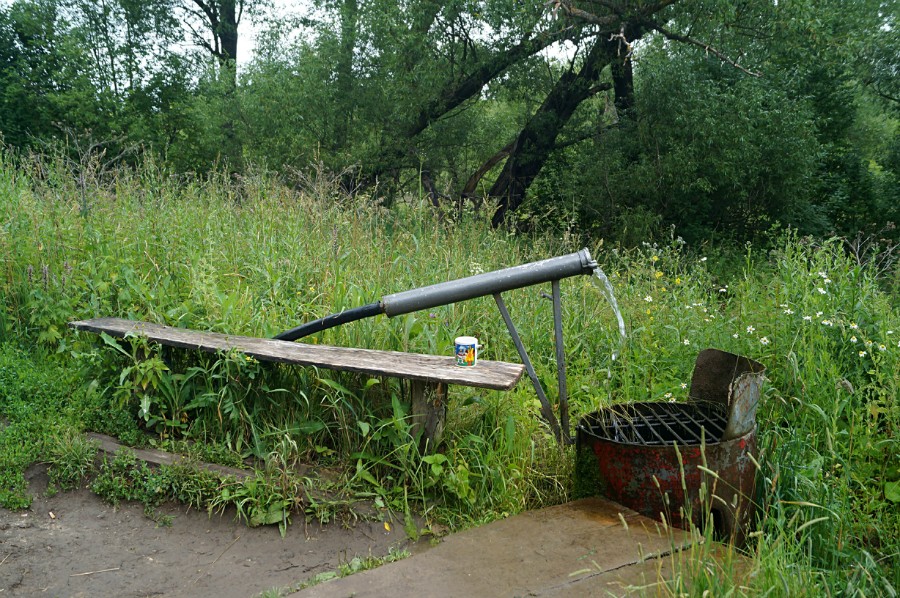 Труба с родниковой водой в селе Василевка