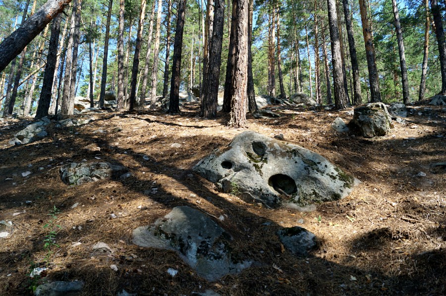 Эрозионные дырки в камнях Скипинских Кучур