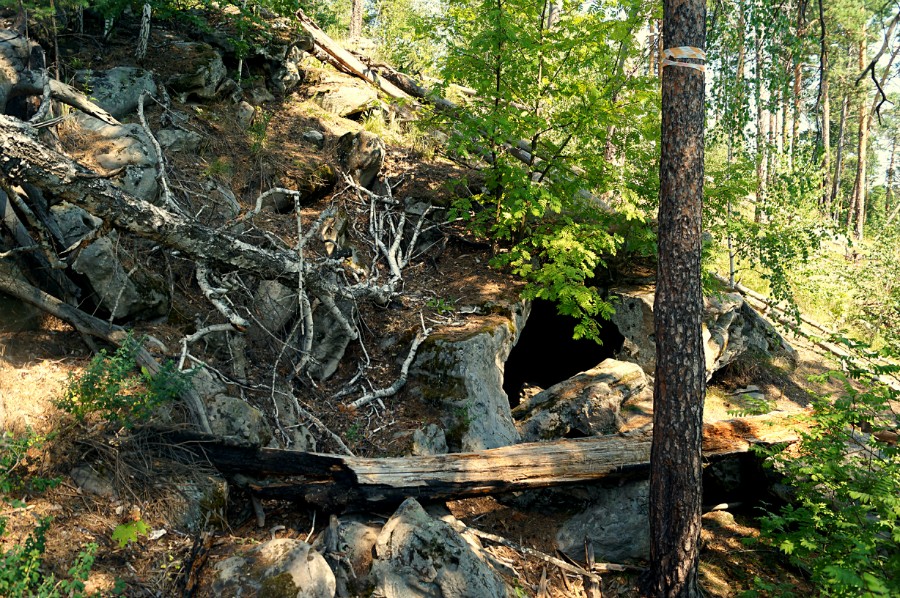 Основной вход в пещеру Каменная Изба