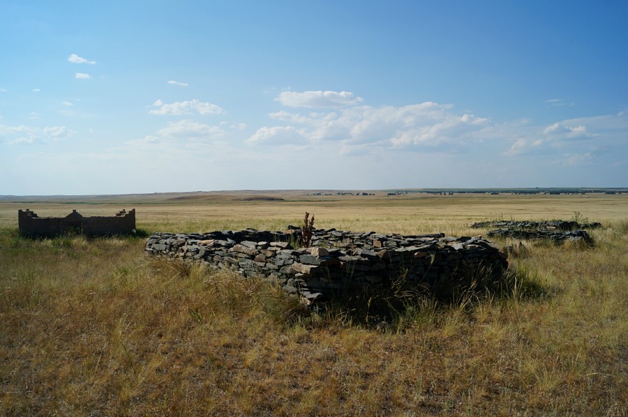 Казахские погребальные комплексы в Аркаиме