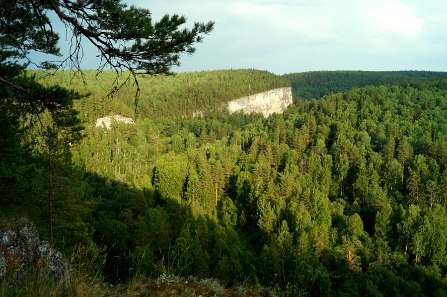 Вид со скалы, над Игнатьевской пещерой