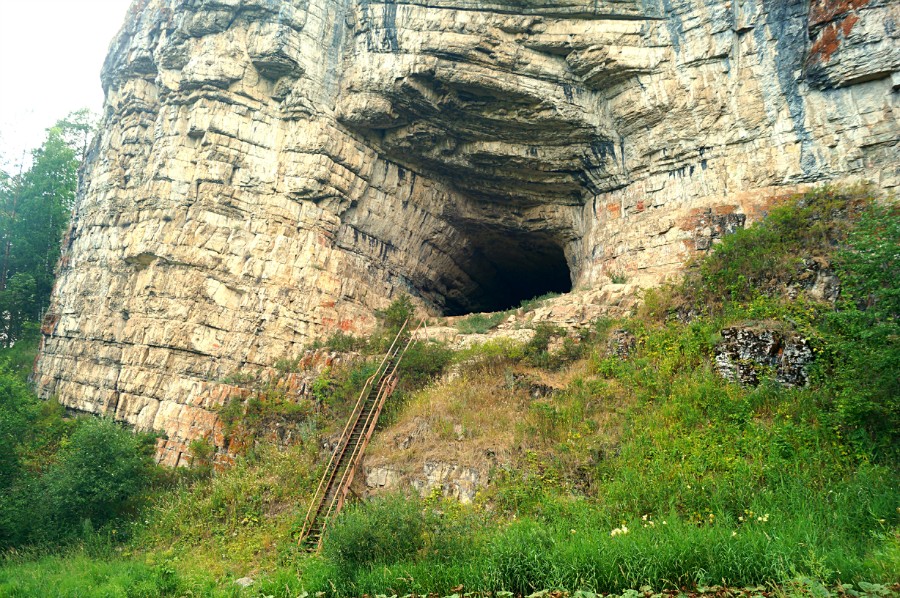 Вход в Игнатьевскую пещеру