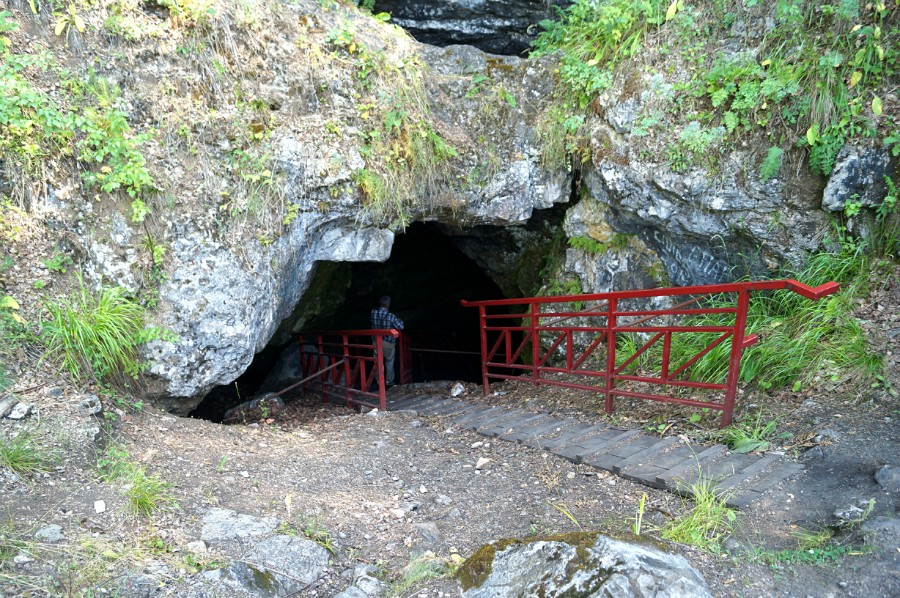 Вход в Лаклинскую пещеру