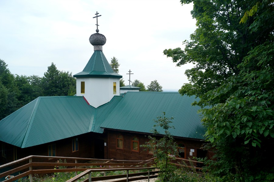 Часовня взыскание погибших, со Святым источником и купелями у Белогорского монастыря