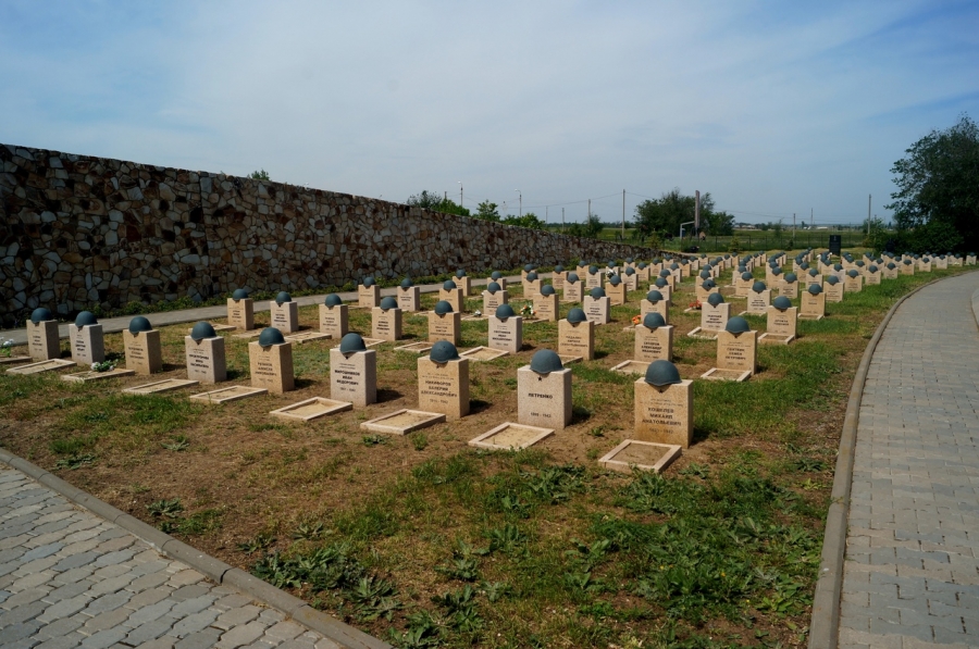 Могилы найденных, перезахороненных и опознанных по пеналам Советских солдат