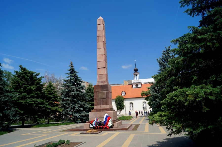 Памятник защитникам Сталинграда у Музея-заповедника 