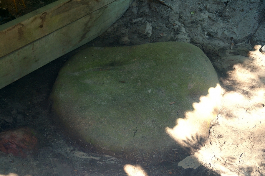 Молитвенный камень у женской Курихинской-Знаменской обители