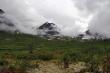 Перевал Трех красоток закрыт тучами и туманом