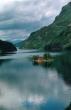 Дача, построенная на островке одного из озер Норвегии