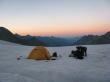 Ночевка на верхнем плато ледника Менсу